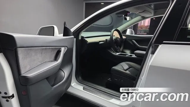 Tesla Model Y — Фото автомобиля 10