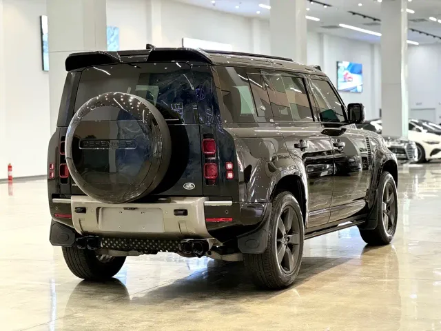 Land Rover Defender — Фото автомобиля 4