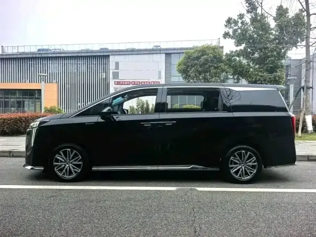 GAC Trumpchi M8 — Фото автомобиля 2