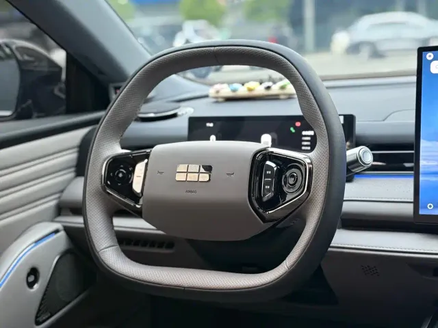 Geely Galaxy Galaxy Xingyao 8 — Фото автомобиля 16