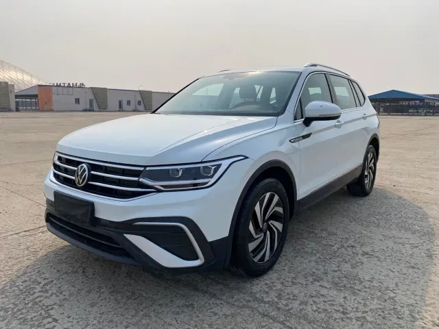 Фотография автомобиля — Volkswagen Tiguan L