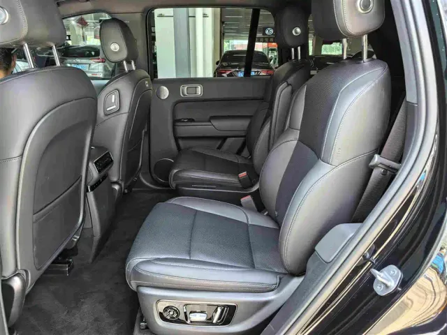 Li Auto L8 — Фото автомобиля 7
