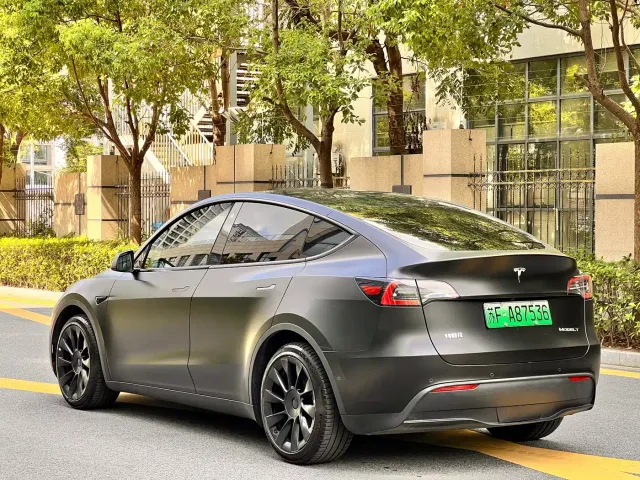 Tesla Model Y — Фото автомобиля 13