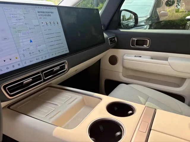 Li Auto MEGA — Фото автомобиля 9