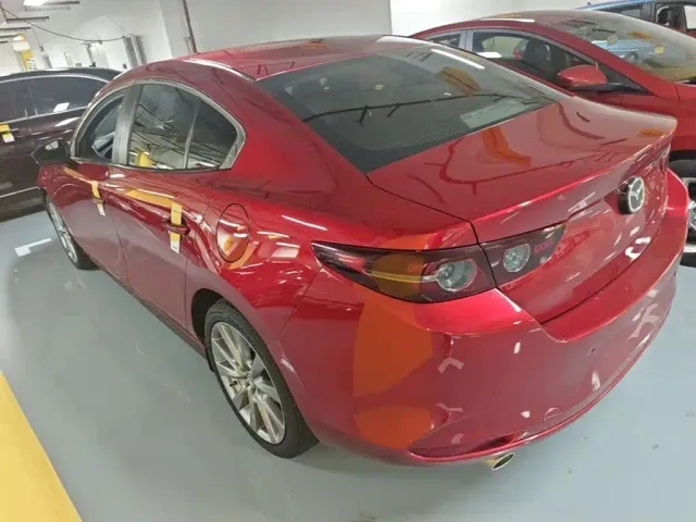 Mazda Axela — Фото автомобиля 23