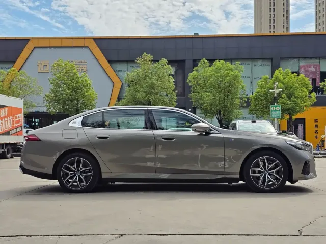 BMW i5 — Фото автомобиля 29