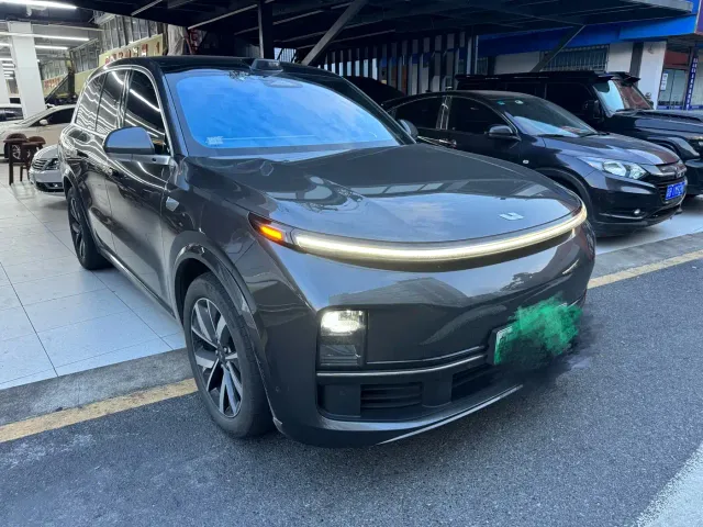 Li Auto L8 — Фото автомобиля 3