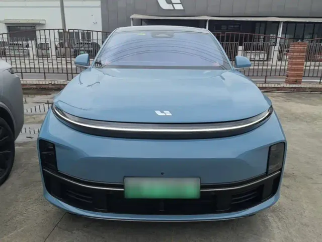 Li Auto L7 — Фото автомобиля 2
