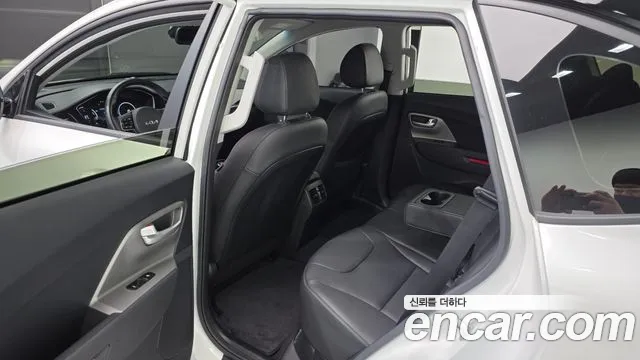 Kia Niro — Фото автомобиля 10