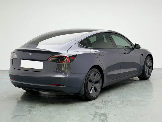 Tesla Model 3 — Фото автомобиля 6