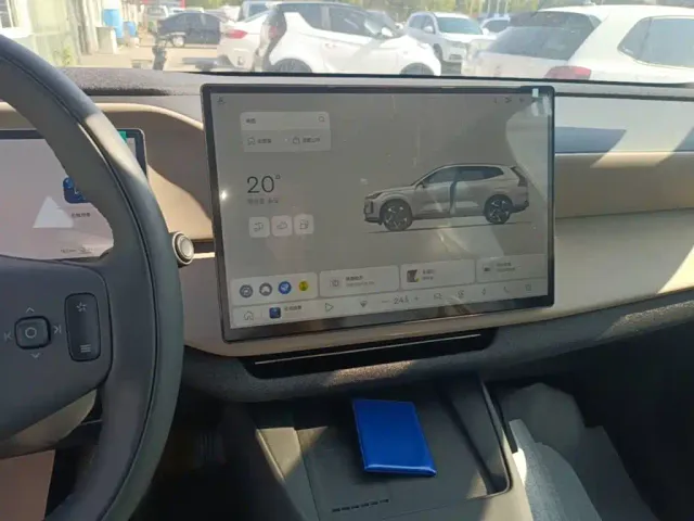 Volvo XC70 Plug-in Hybrid — Фото автомобиля 12