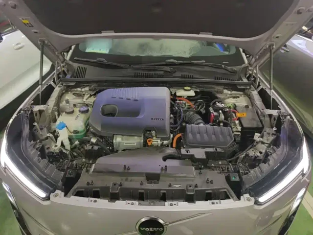 Volvo XC70 Plug-in Hybrid — Фото автомобиля 19