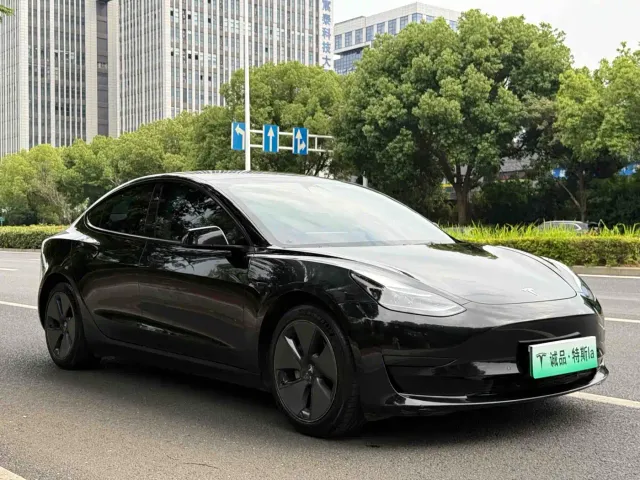 Tesla Model 3 — Фото автомобиля 7