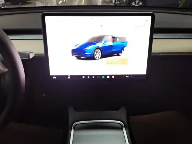 Tesla Model Y — Фото автомобиля 12