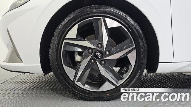 Hyundai Avante CN7 — Фото автомобиля 4