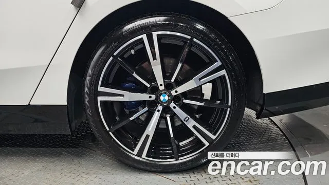 BMW 5 Series G60 — Фото автомобиля 5
