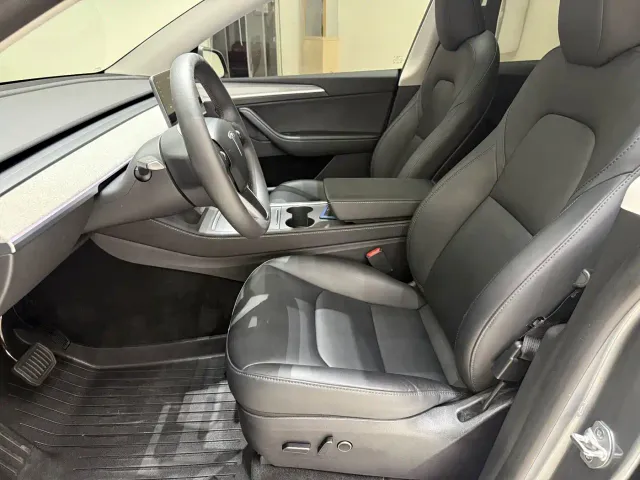 Tesla Model Y — Фото автомобиля 5