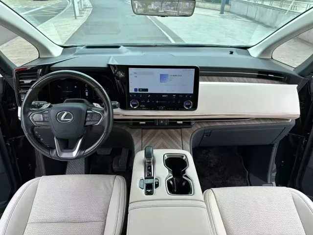 Lexus LM — Фото автомобиля 9