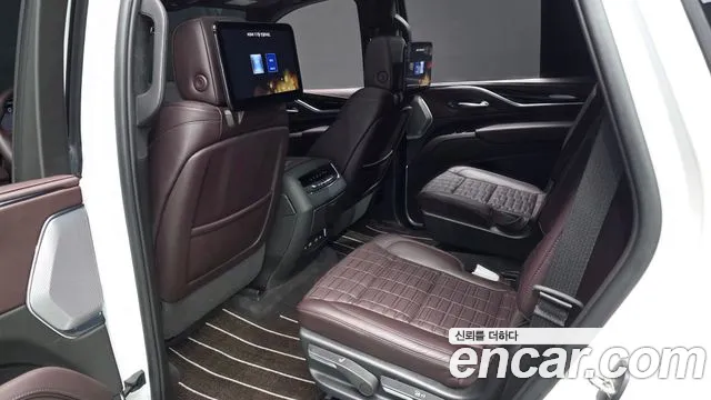 Cadillac Escalade Generation 5 — Фото автомобиля 12