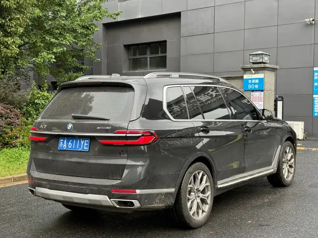 BMW X7 — Фото автомобиля 4