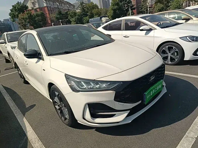 Ford Focus — Фото автомобиля 3