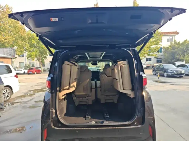 Toyota Alphard — Фото автомобиля 18