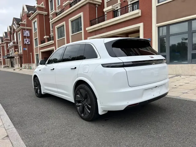 Li Auto L7 — Фото автомобиля 11