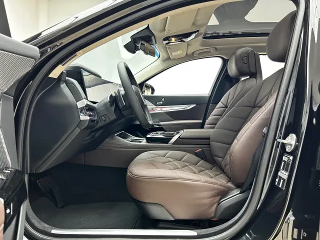BMW 7 Series — Фото автомобиля 6