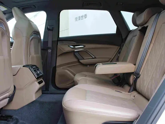 Audi Q5L — Фото автомобиля 12