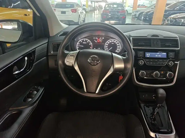 Nissan Tiida — Фото автомобиля 10