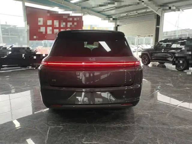 Li Auto L8 — Фото автомобиля 5
