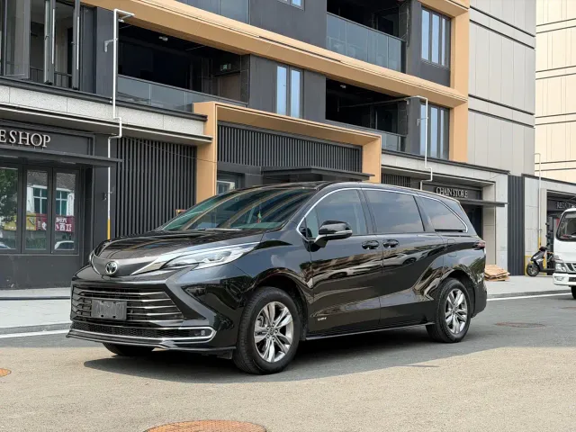 Фотография автомобиля — Toyota Sienna