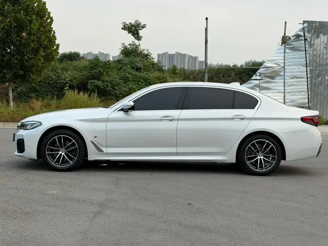 BMW 5 Series — Фото автомобиля 4