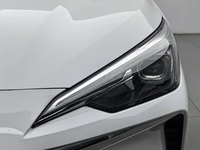 Roewe i5 — Фото автомобиля 7