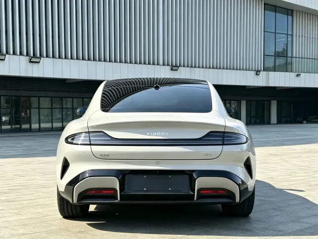 Xiaomi SU7 — Фото автомобиля 10