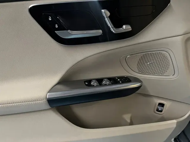 Mercedes-Benz C-Class — Фото автомобиля 13