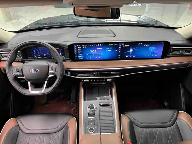 Ford Explorer — Фото автомобиля 7