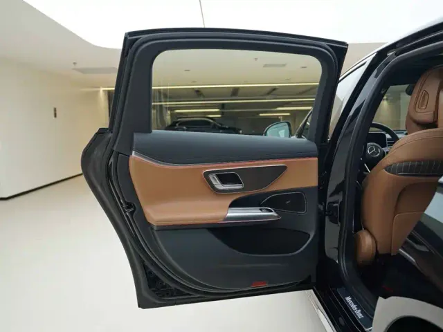Mercedes-Benz E-Class — Фото автомобиля 15