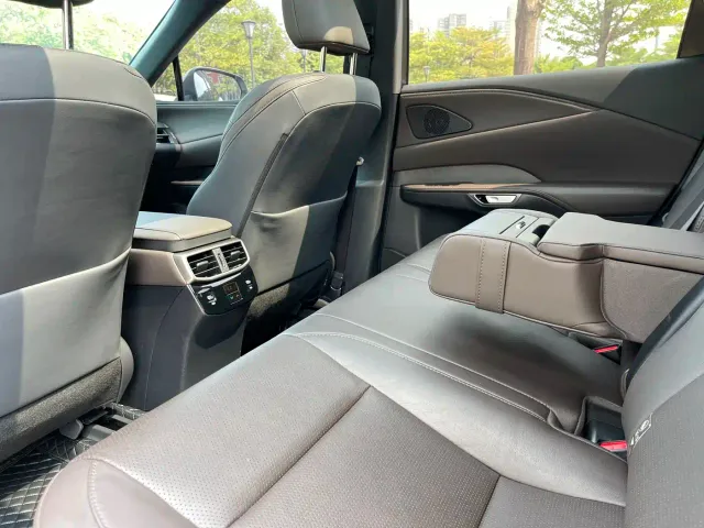 Lexus RX — Фото автомобиля 15