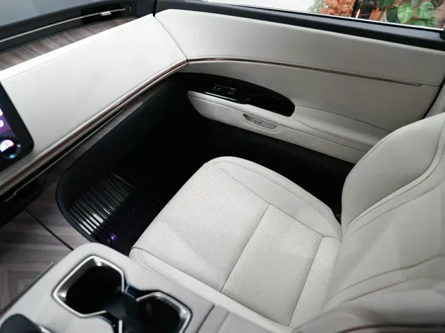Lexus LM — Фото автомобиля 24