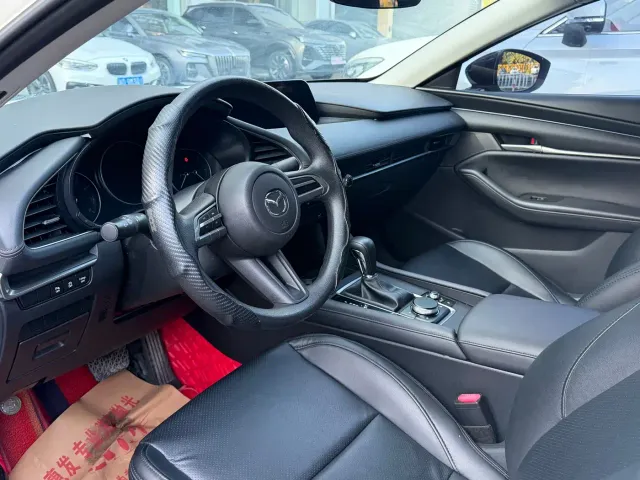 Mazda Axela — Фото автомобиля 7