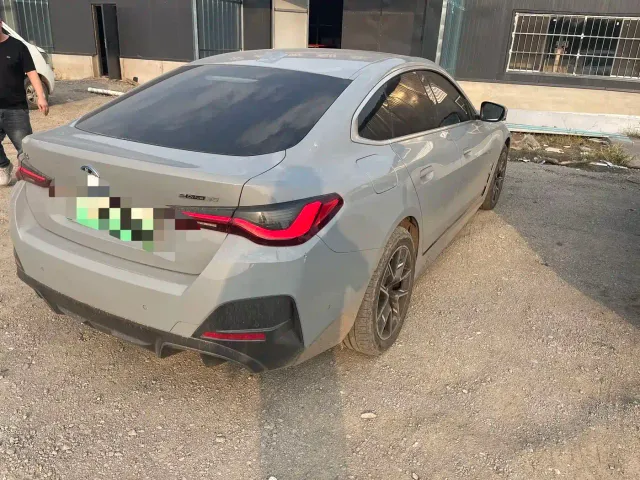 BMW i4 — Фото автомобиля 2
