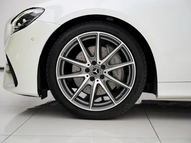 Mercedes-Benz E-Class — Фото автомобиля 18