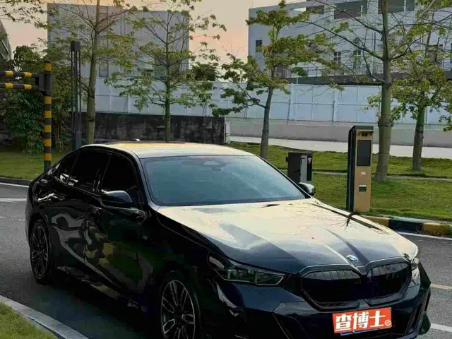 BMW 5 Series — Фото автомобиля 3