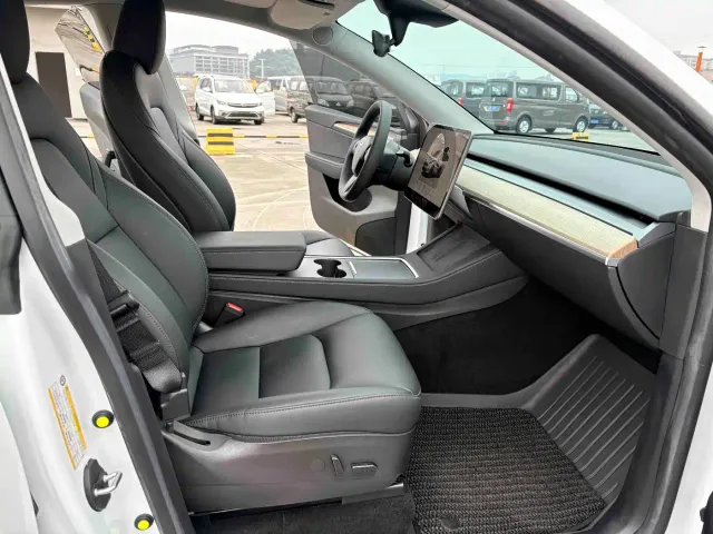 Tesla Model Y — Фото автомобиля 8