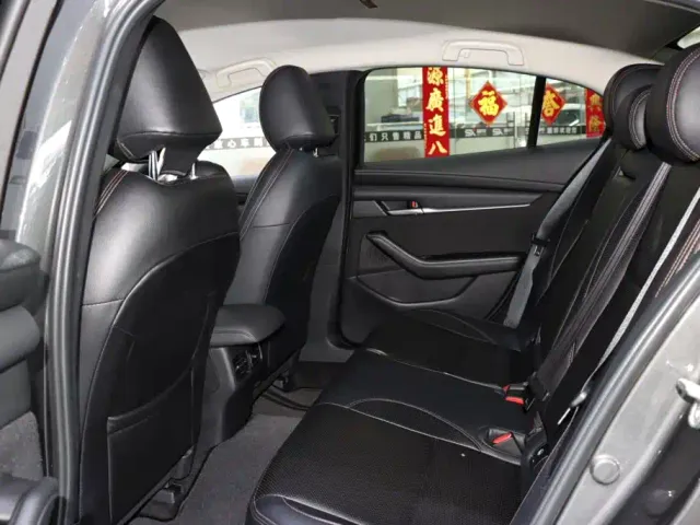 Mazda Axela — Фото автомобиля 11