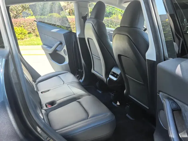 Tesla Model Y — Фото автомобиля 11
