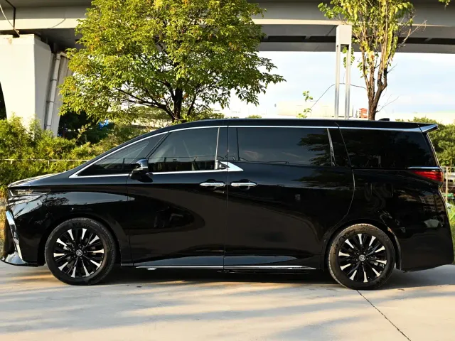 Toyota Alphard — Фото автомобиля 3