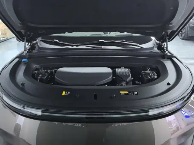 Li Auto L9 — Фото автомобиля 10