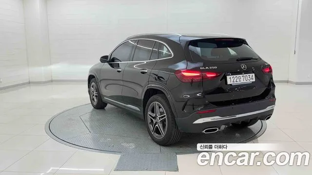 Mercedes-Benz GLA-Class H247 — Фото автомобиля 3